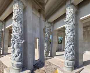 精細な彫刻の柱